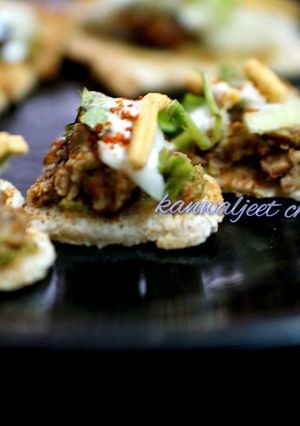 A picture of Brown bread papdi chana chat.
