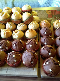Holland csokis, diós, meggyes muffin recept fotója