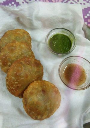 A picture of Matar kachori.