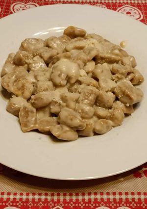 Foto di Gnocchi fatti in casa con zucca e farina di castagne al burro e parmigiano reggiano