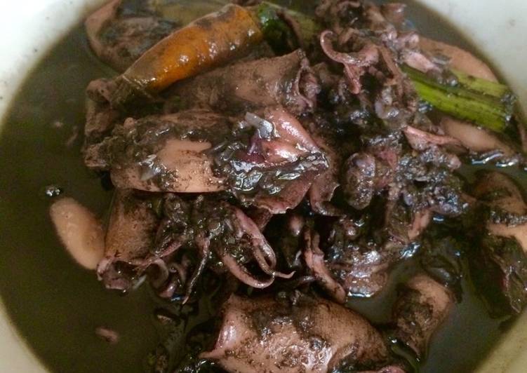 Cumi masak hitam