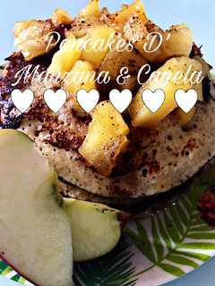 Una foto de Pancakes de manzana y canela