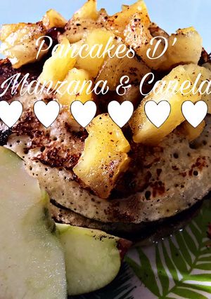 Una foto de Pancakes de manzana y canela