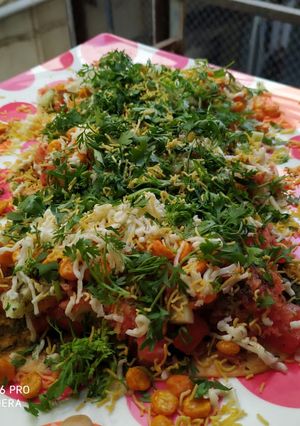 A picture of Khakra Chaat.