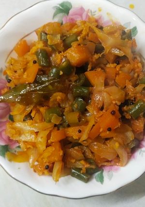 கேரட் பீன்ஸ் முட்டைக்கோஸ் பொரியல்(carrot beans cabbage poriyal recipe in tamil) செய்முறை முக்கிய புகைப்படம்