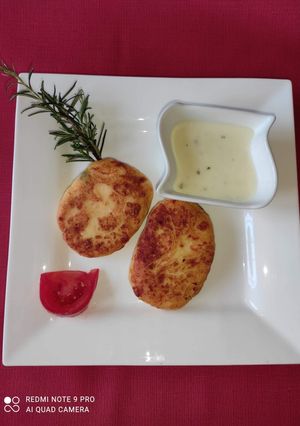 Zdjęcie przepisu Placki z gotowanych ziemniaków ze szpinakiem i fetą.