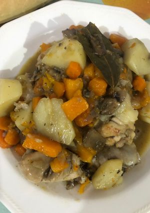 Foto principal de Muslitos de pollo guisados