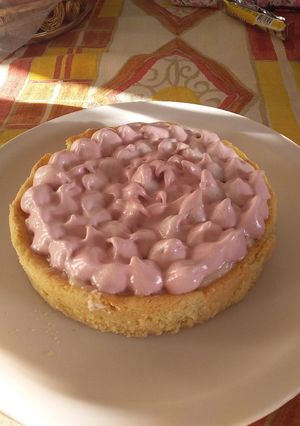 Una foto de Tarta de Frutilla con Merengue Rosa