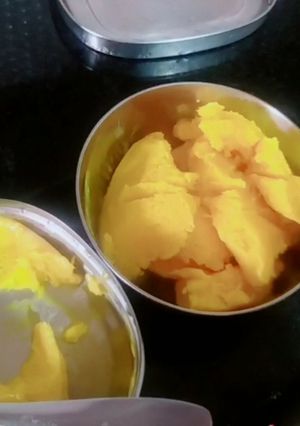 मैंगो आइसक्रीम (mango icecream recipe in Hindi) रेसिपी मुख्य फोटो