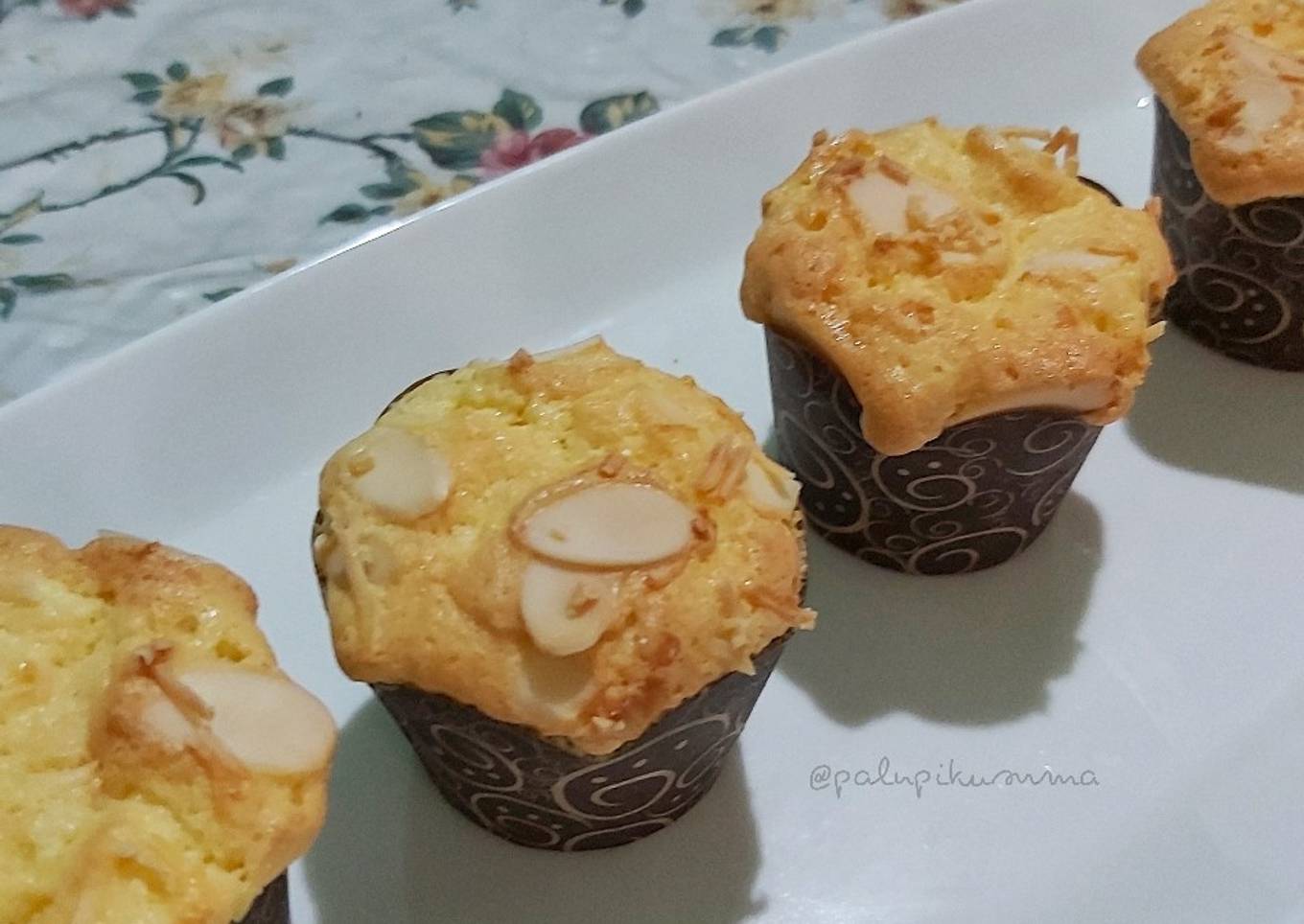 Bolu Hongkong Keju Almond