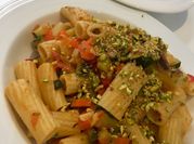 Una foto de pasta penne