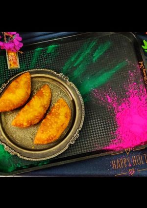 A picture of Khasta Gujiya.