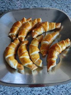 Una foto de Croissant de hojaldre en freidora de aire