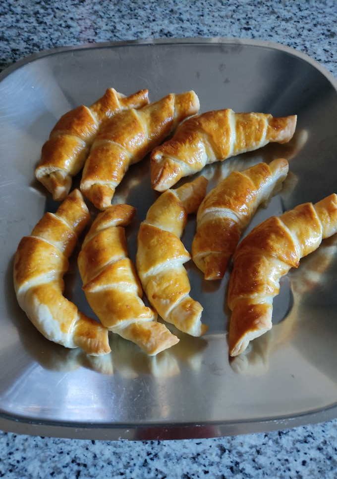 Una foto de Croissant de hojaldre en freidora de aire