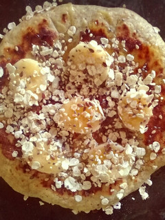 Una foto de Hotcakes de banana y avena.. 😍 😍
