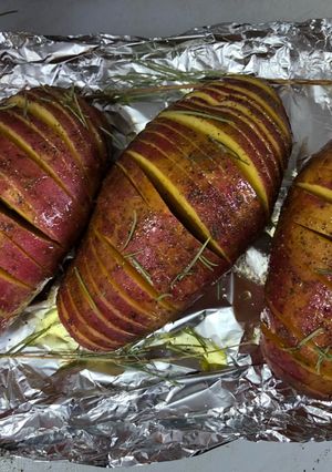 Una foto de Papas al romero estilo acordeón al horno
