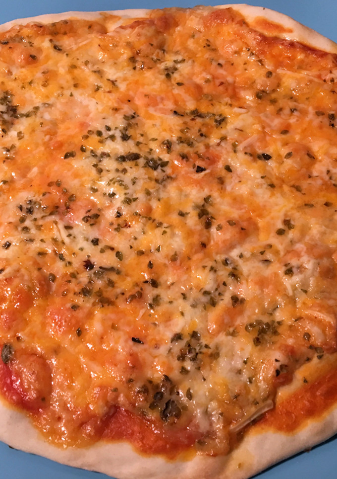 Una foto de Pizza cuatro quesos casera