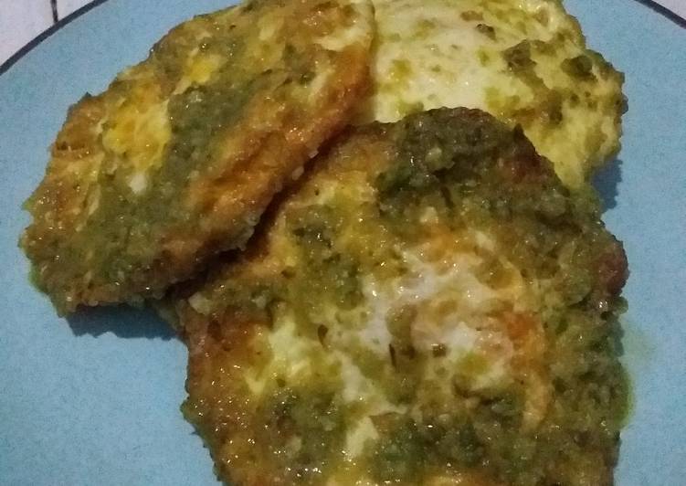 Telor ceplok sambel bawang