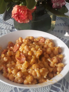 Una foto de Garbanzo guisados con arroz
