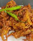 Crispy onion pakoda / kurkuri kanda bhajji
