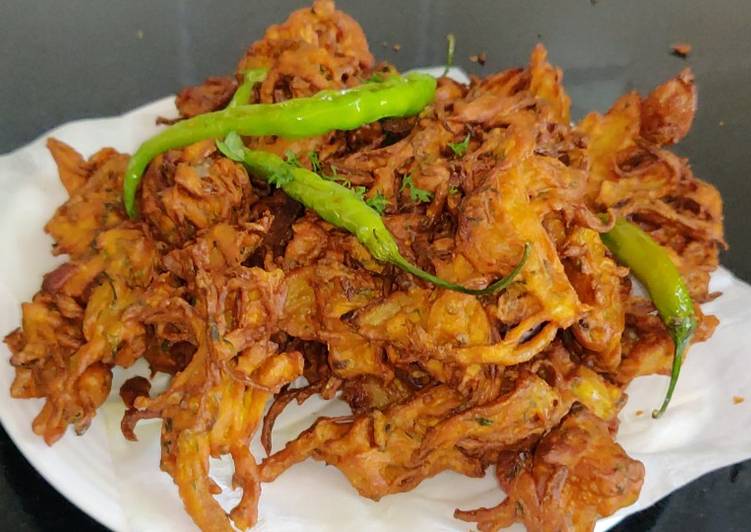 Easiest Way to Make Crispy onion pakoda / kurkuri kanda bhajji Tasty -  Carlastastytreats.com
