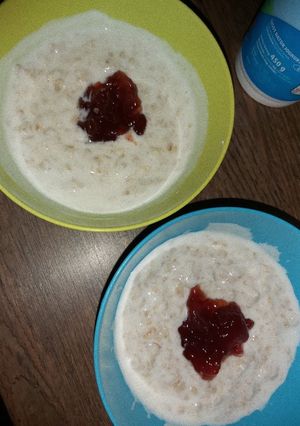 Joghurtos zabpehely lekvárral recept fotója