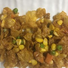 A picture of Crispy corn chaat with veggies.