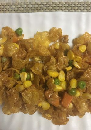 A picture of Crispy corn chaat with veggies.