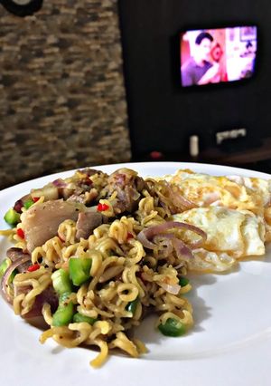 A picture of Pork Chop Noodles.