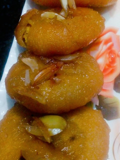 मिनी मावा कचोरी (Mini Mawa Kachori recipe in Hindi) रेसिपी मुख्य फोटो
