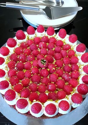 Une photo de Tarte aux framboises et pistaches sans gluten