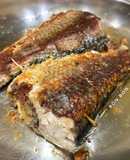 Cách Chiên Cá Bằng Chảo Inox và Cách Rửa Chảo Inox Bị Cháy