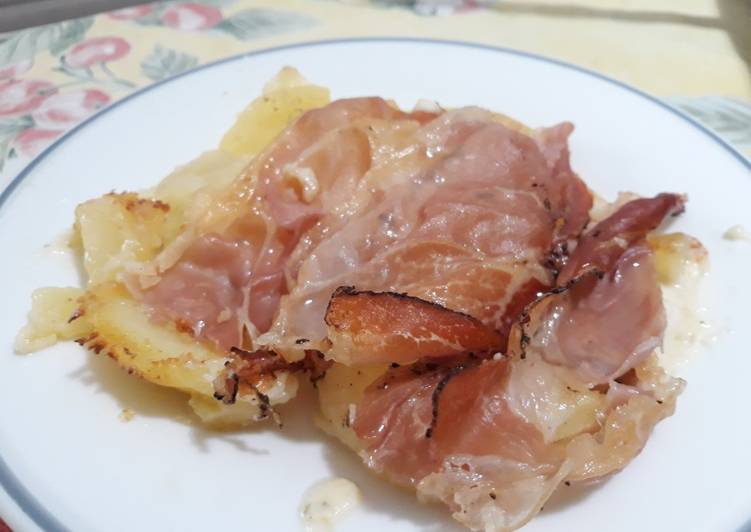 Patate, formaggio e speck croccante