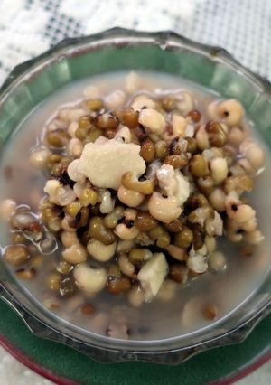 「立夏」節氣美食-茯苓薏仁綠豆湯 的食譜成品照片