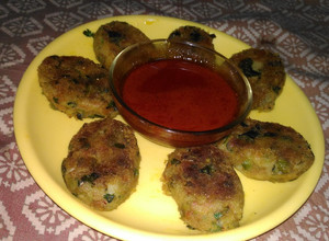 A picture of Veg kabab with chilli garlic sauce.