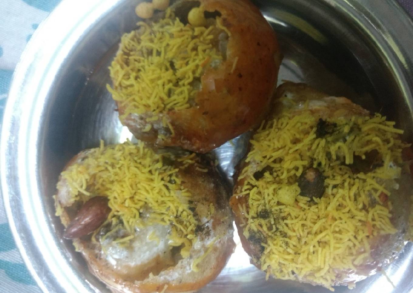 Filled pani puri