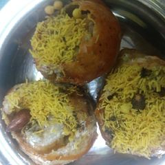 A picture of Filled pani puri.
