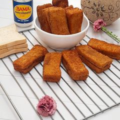 A picture of Chicken bread sticks.