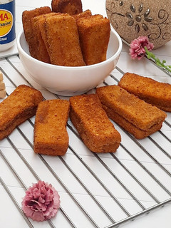 A picture of Chicken bread sticks.
