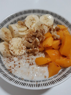 Una foto de Gachas de avena con fruta
