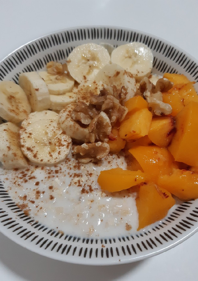 Una foto de Gachas de avena con fruta