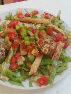 Una foto de Ensalada de pollo con queso crema