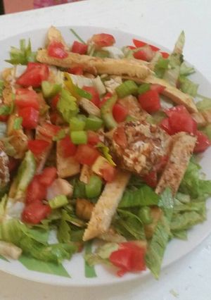 Una foto de Ensalada de pollo con queso crema