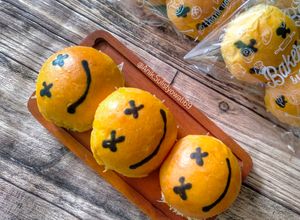 Foto resep Roti Poles Labu Kuning Isi Buttercream Keju
