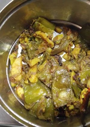 A picture of Aloo sem Sabji(potato and flat beans).