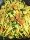 Linguine gamberi e zucchine con ciliegino e zafferano