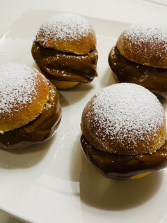 Una foto de Berlines rellenos con manjar al horno