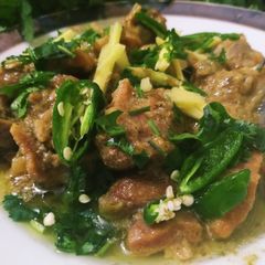 A picture of Green mutton khrdhi.