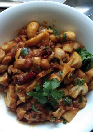 चटपटी मूंगफली मशरूम (Chatpati moongfali mushroom recipe in hindi) रेसिपी मुख्य फोटो