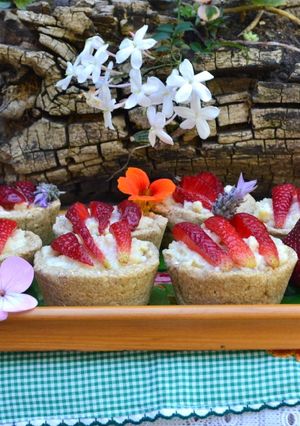 Una foto de Canastitas con masa de avena y pastelera de coco🌷